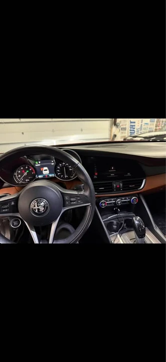 2018 Alfa Romeo Giulia - Image 7 of 13