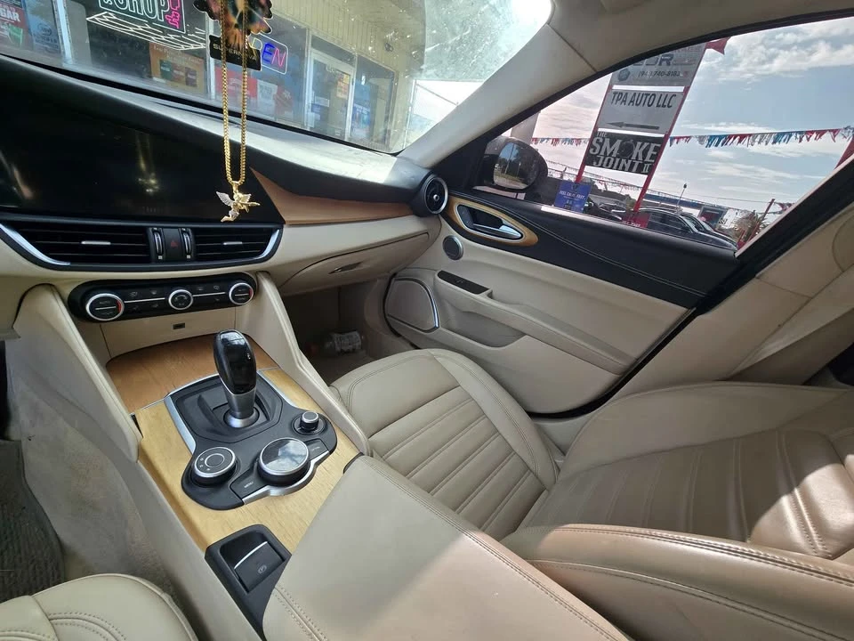 2018 Alfa Romeo Giulia - Image 8 of 9