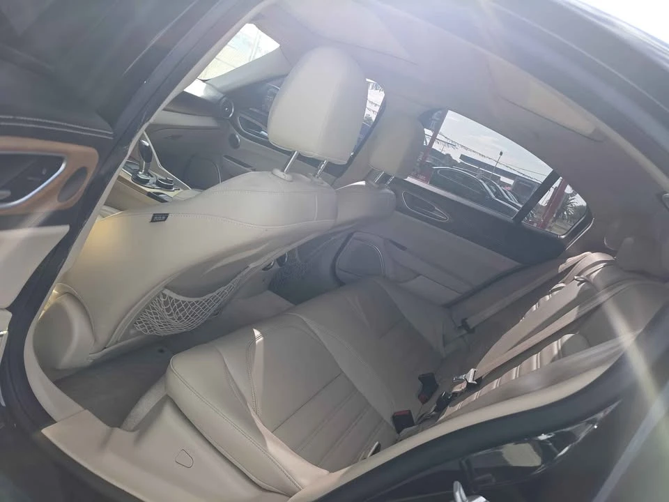 2018 Alfa Romeo Giulia - Image 5 of 9