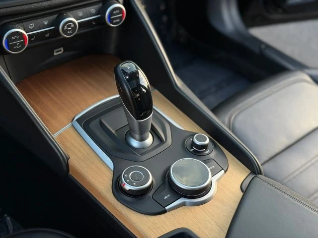2018 Alfa Romeo Giulia - Image 26 of 31