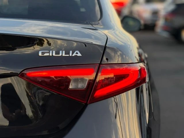 2018 Alfa Romeo Giulia - Image 9 of 31