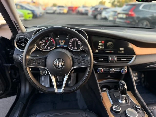 2018 Alfa Romeo Giulia - Image 19 of 31