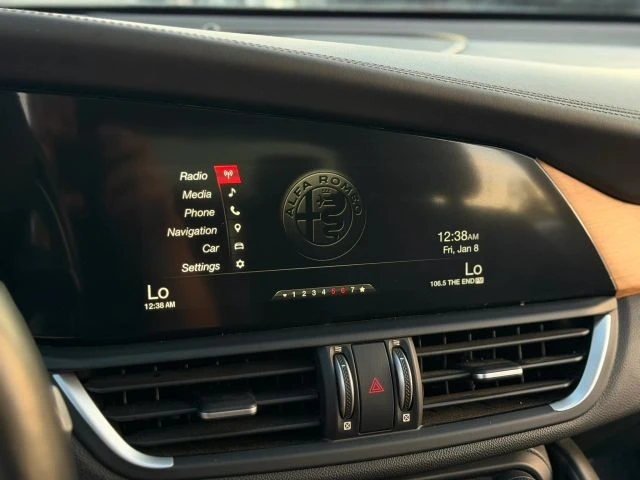 2018 Alfa Romeo Giulia - Image 29 of 31