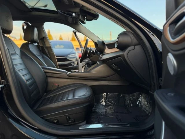 2018 Alfa Romeo Giulia - Image 13 of 31