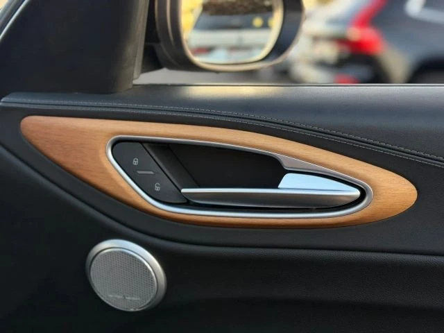 2018 Alfa Romeo Giulia - Image 18 of 31