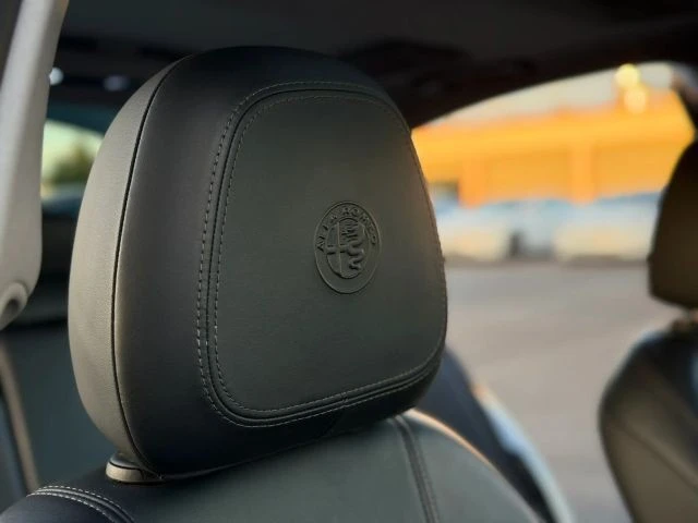 2018 Alfa Romeo Giulia - Image 14 of 31