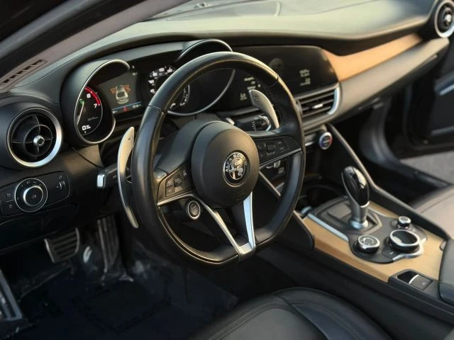 2018 Alfa Romeo Giulia - Image 20 of 31