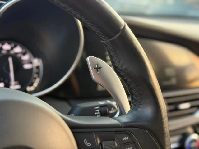 2018 Alfa Romeo Giulia - Image 25 of 31