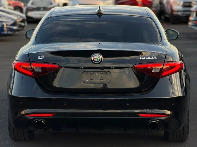 2018 Alfa Romeo Giulia - Image 8 of 31