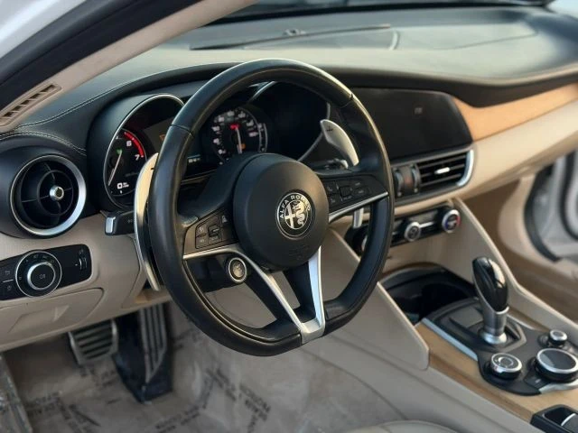 2018 Alfa Romeo Giulia - Image 18 of 29