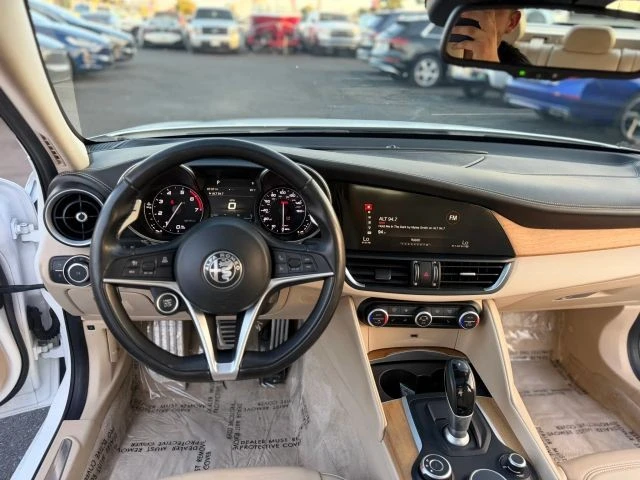 2018 Alfa Romeo Giulia - Image 17 of 29