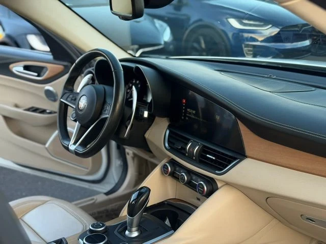2018 Alfa Romeo Giulia - Image 16 of 29