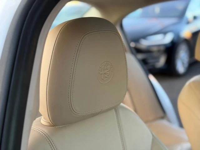 2018 Alfa Romeo Giulia - Image 15 of 29