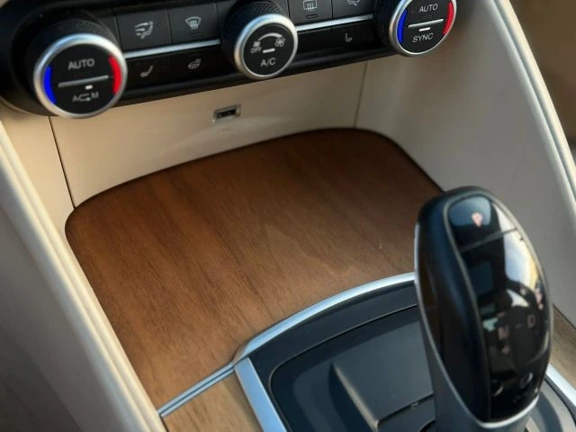 2018 Alfa Romeo Giulia - Image 26 of 29