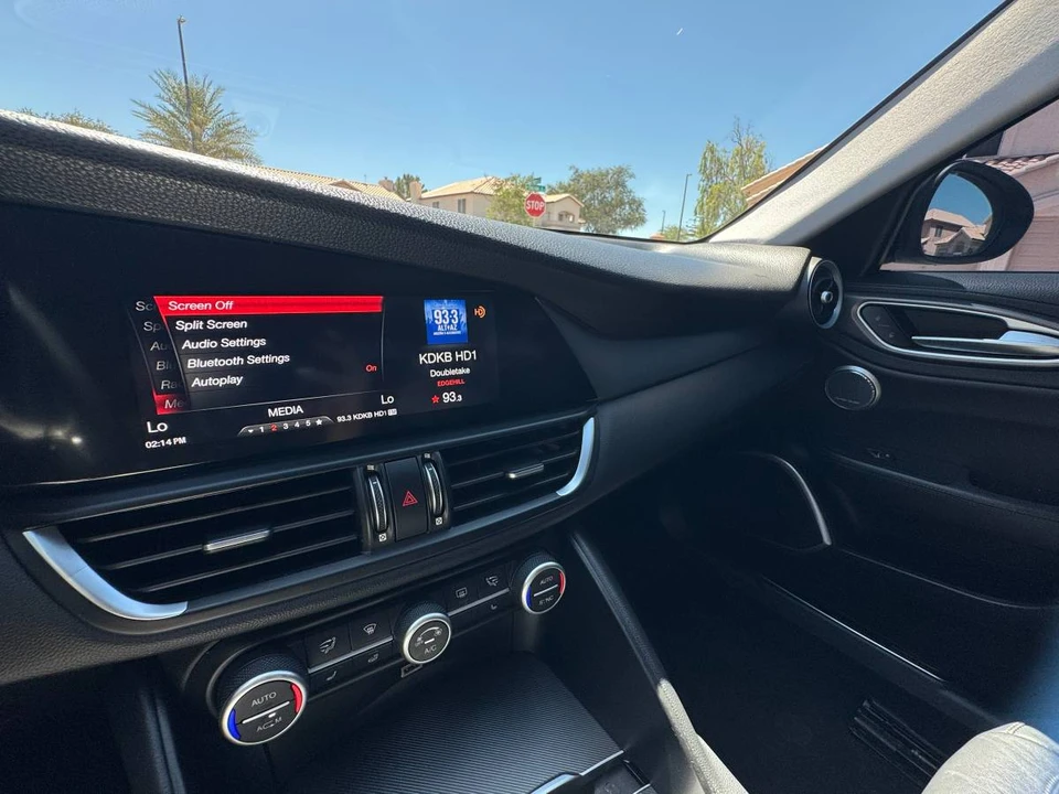 2018 Alfa Romeo Giulia - Image 11 of 20