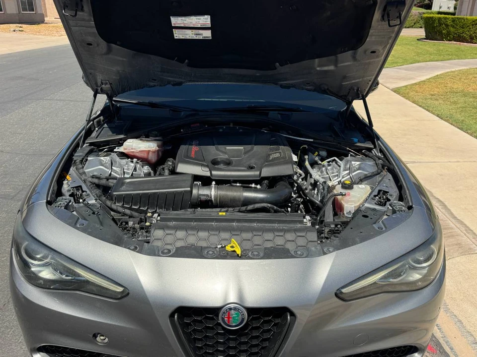 2018 Alfa Romeo Giulia - Image 17 of 18