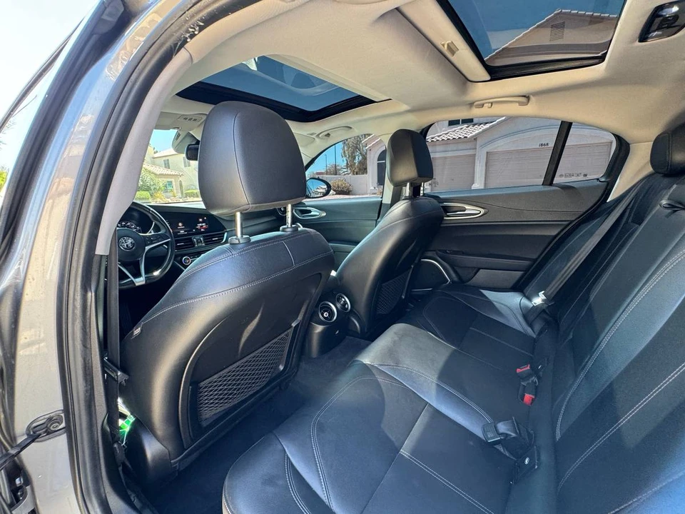 2018 Alfa Romeo Giulia - Image 11 of 18