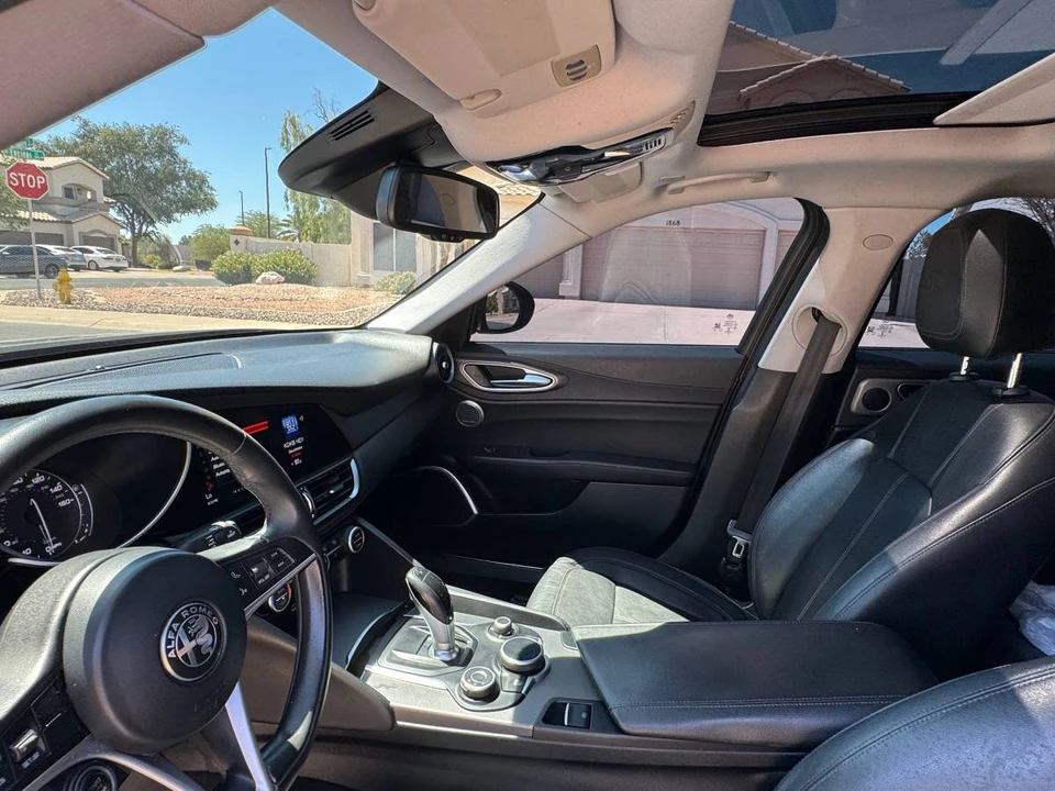 2018 Alfa Romeo Giulia - Image 8 of 20