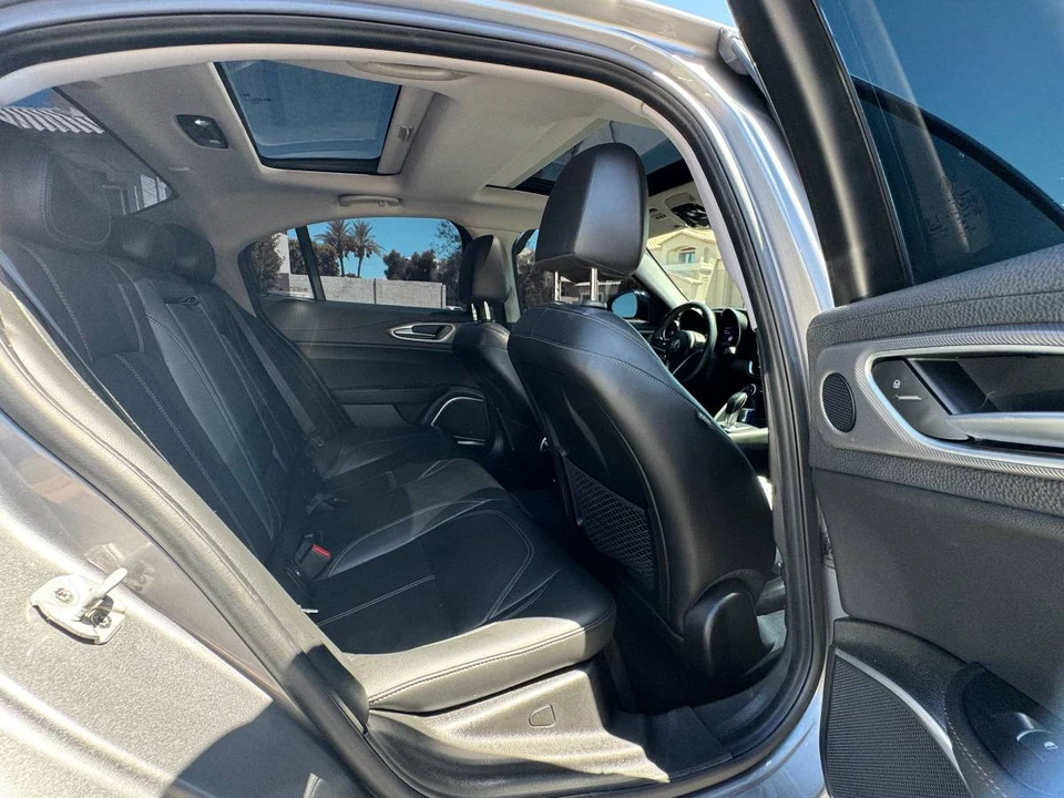2018 Alfa Romeo Giulia - Image 14 of 18