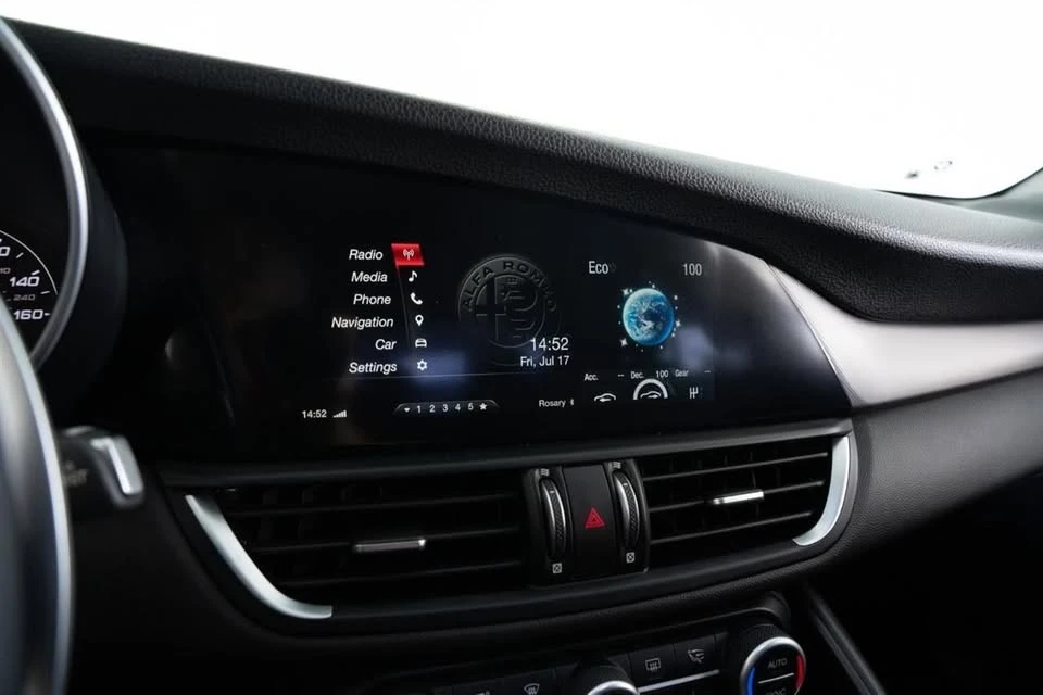 2018 Alfa Romeo Giulia - Image 14 of 19