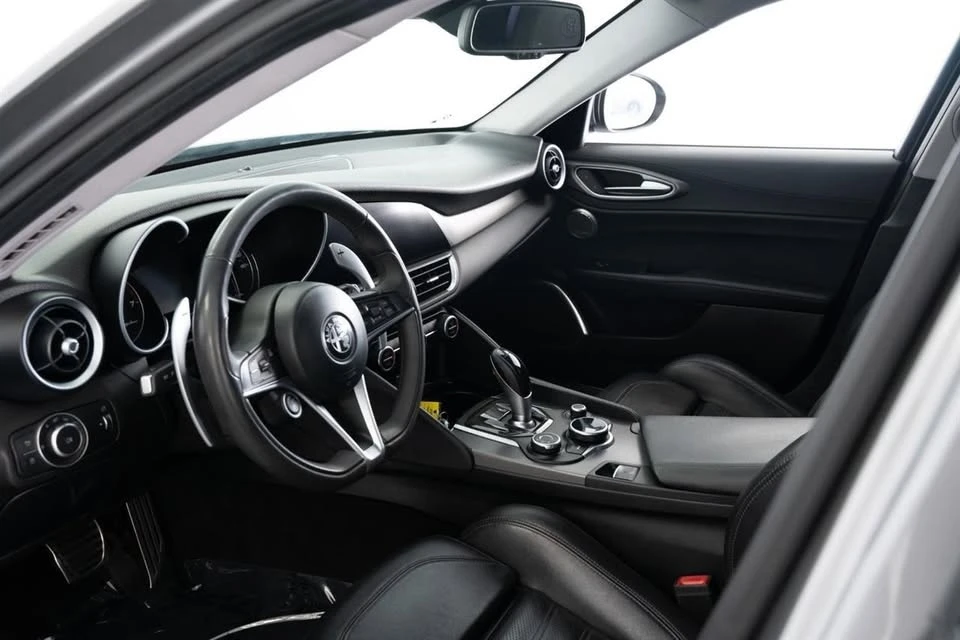 2018 Alfa Romeo Giulia - Image 9 of 19