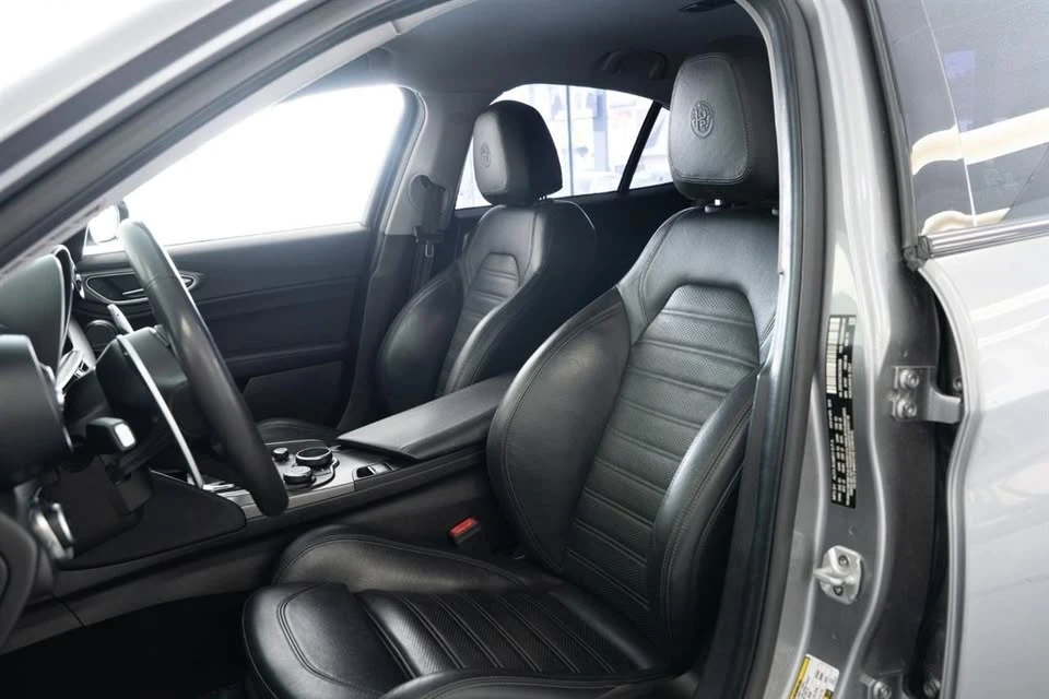 2018 Alfa Romeo Giulia - Image 8 of 19