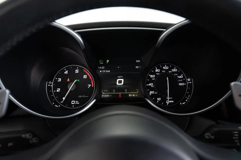 2018 Alfa Romeo Giulia - Image 13 of 19