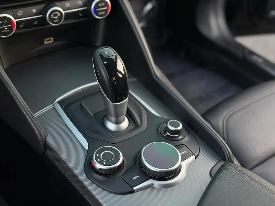 2018 Alfa Romeo Giulia - Image 15 of 20