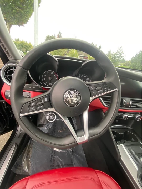 2018 Alfa Romeo Giulia - Image 11 of 13