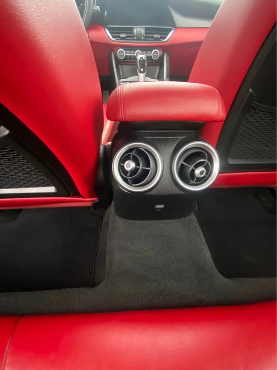 2018 Alfa Romeo Giulia - Image 5 of 13