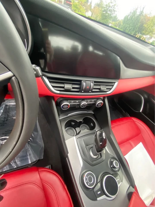 2018 Alfa Romeo Giulia - Image 10 of 13