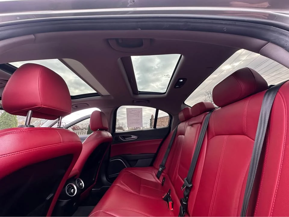 2018 Alfa Romeo Giulia - Image 10 of 19