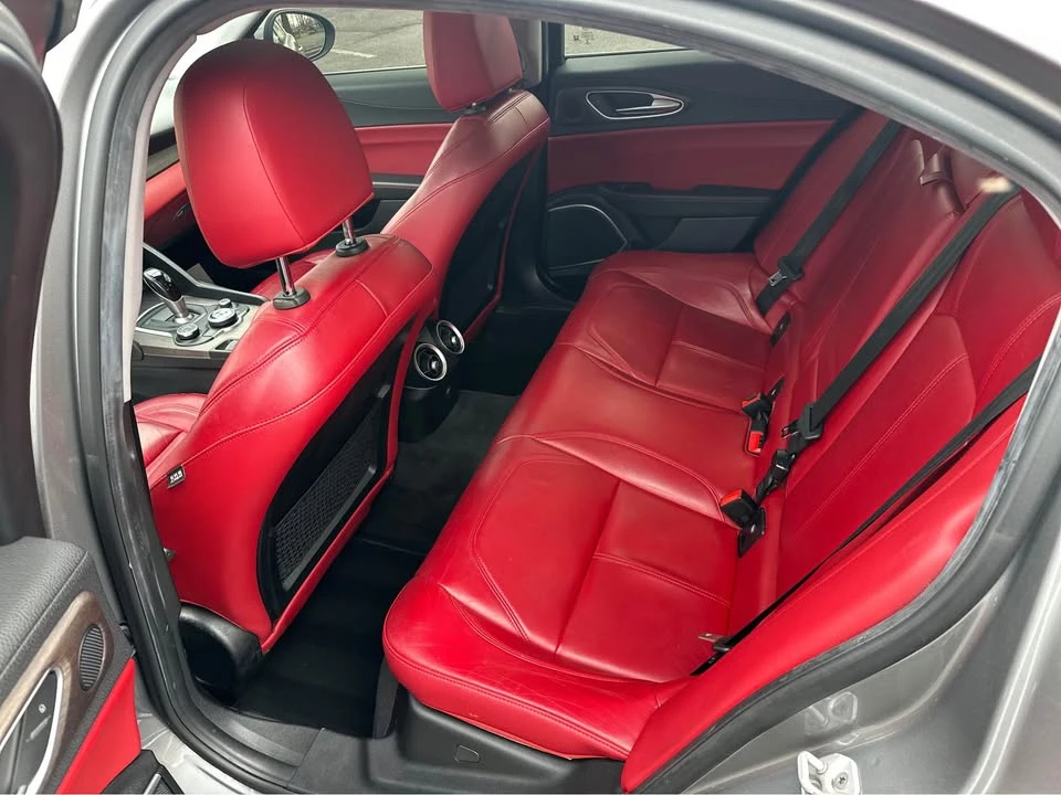2018 Alfa Romeo Giulia - Image 11 of 19