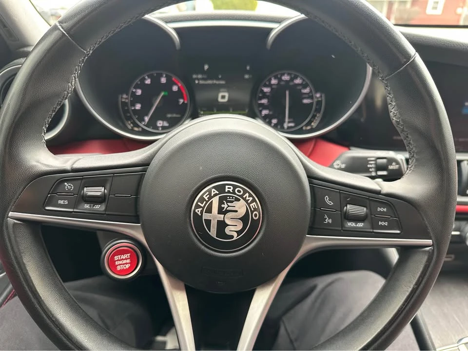 2018 Alfa Romeo Giulia - Image 8 of 19