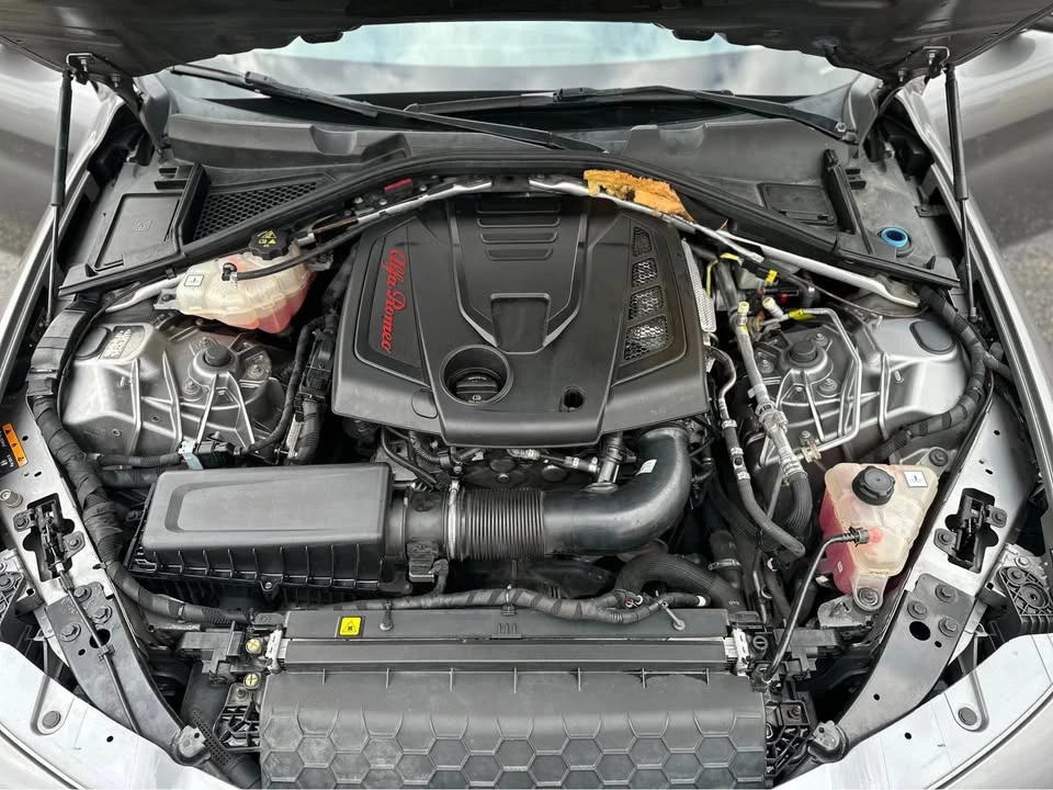 2018 Alfa Romeo Giulia - Image 17 of 19