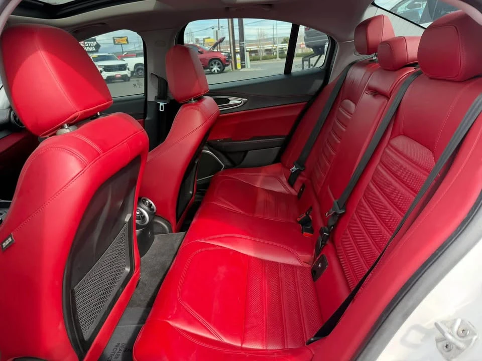 2018 Alfa Romeo Giulia - Image 8 of 9