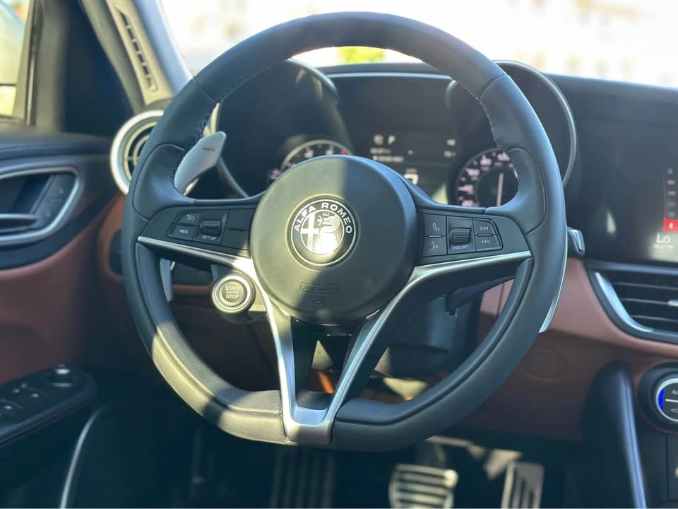 2018 Alfa Romeo Giulia - Image 16 of 20