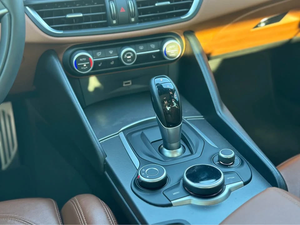 2018 Alfa Romeo Giulia - Image 18 of 20