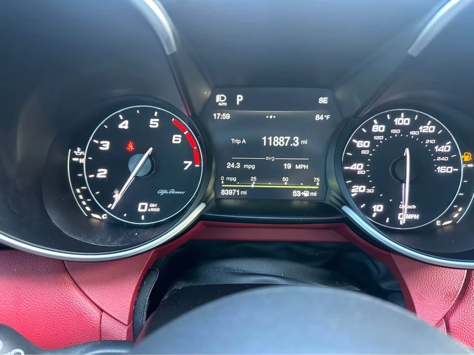 2018 Alfa Romeo Giulia - Image 11 of 12
