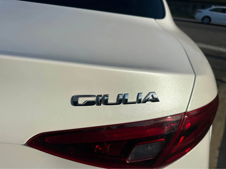 2018 Alfa Romeo Giulia - Image 6 of 12