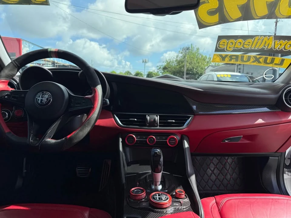 2018 Alfa Romeo Giulia - Image 15 of 20