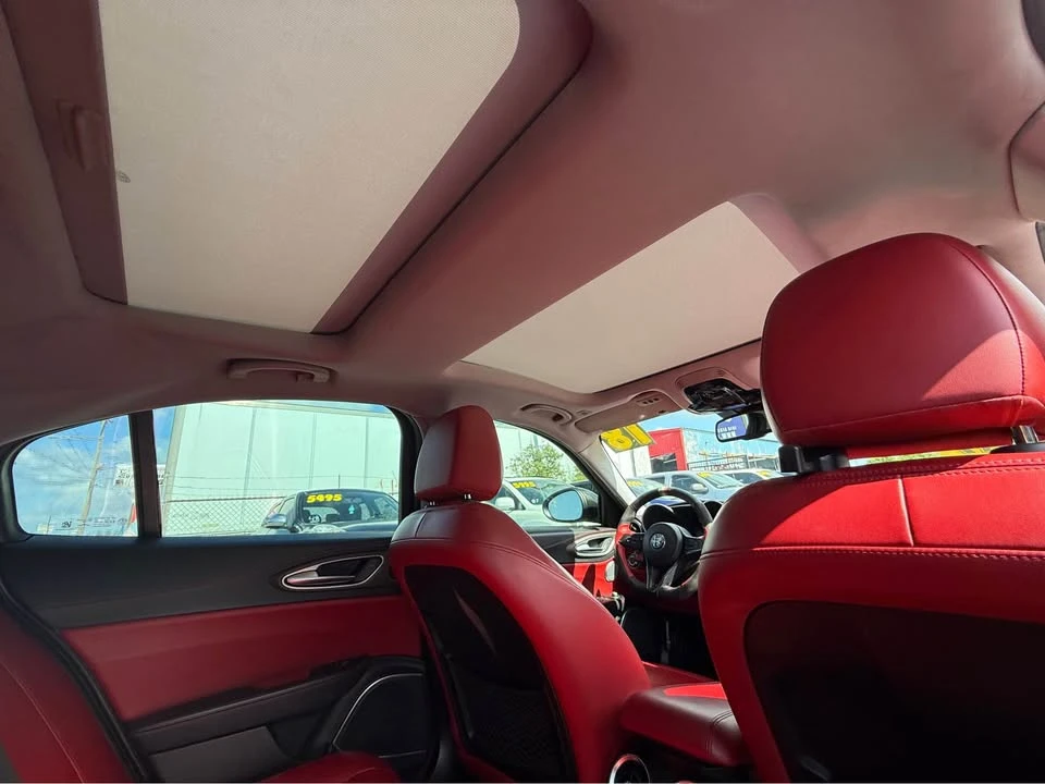 2018 Alfa Romeo Giulia - Image 16 of 20