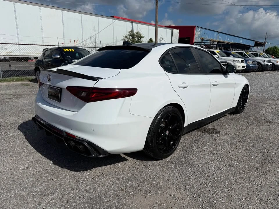2018 Alfa Romeo Giulia - Image 9 of 20