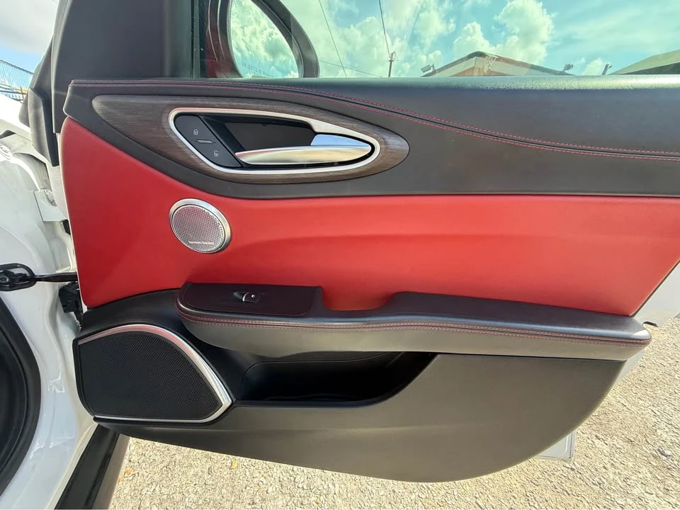 2018 Alfa Romeo Giulia - Image 17 of 20