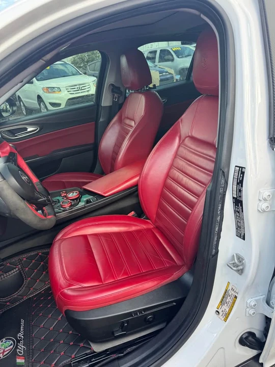 2018 Alfa Romeo Giulia - Image 7 of 19
