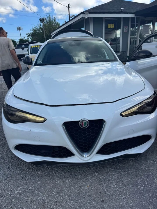 2018 Alfa Romeo Giulia - Image 4 of 19