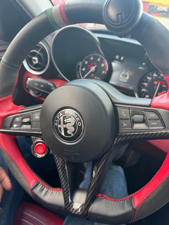 2018 Alfa Romeo Giulia - Image 15 of 19
