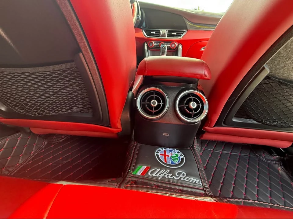 2018 Alfa Romeo Giulia - Image 13 of 20
