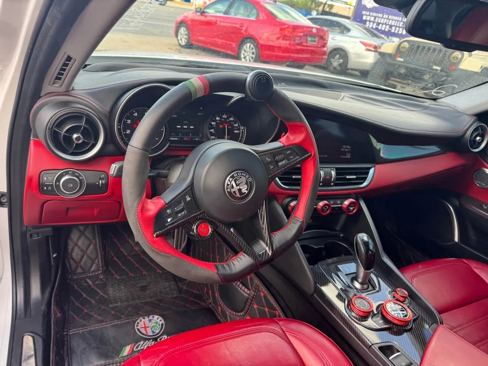 2018 Alfa Romeo Giulia - Image 6 of 19