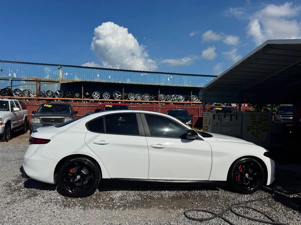 2018 Alfa Romeo Giulia - Image 15 of 20